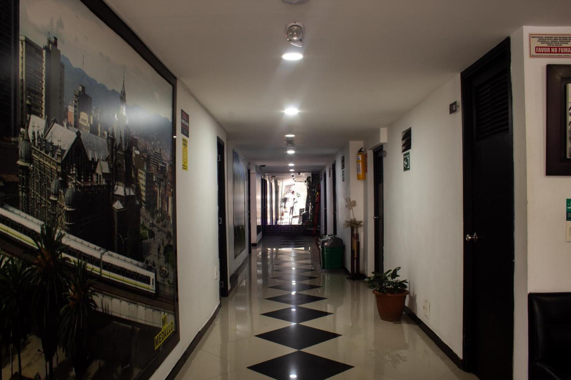 Hotel Laureles De Aburra เมเดยิน ภายนอก รูปภาพ